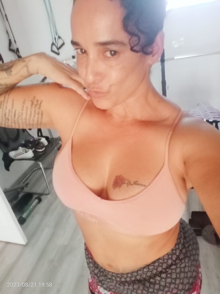 Alimentación Consciente y Salud: Cómo Sanar Cuando No Puedes Entrenar 5 mujer deportista